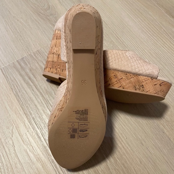 New H&M Peek-Toe Wedges - Picture 3 of 3